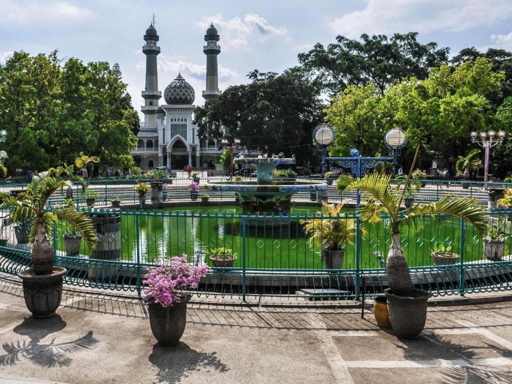 Regent'S Park Hotel Malang Exteriör bild