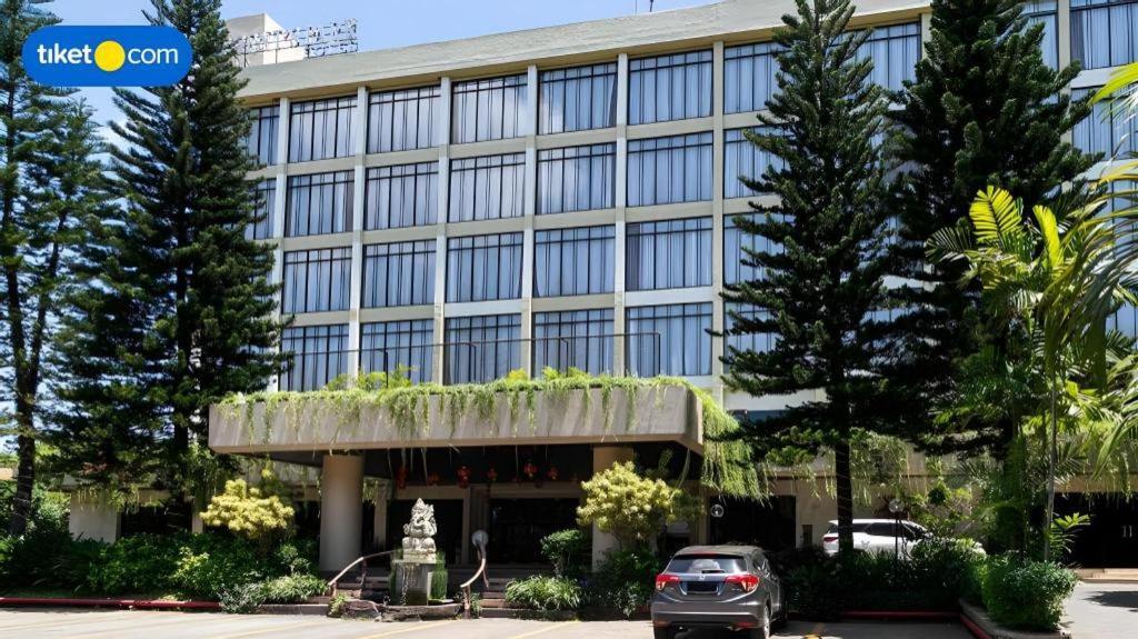 Regent'S Park Hotel Malang Exteriör bild