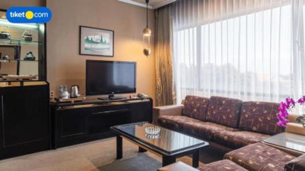 Regent'S Park Hotel Malang Exteriör bild