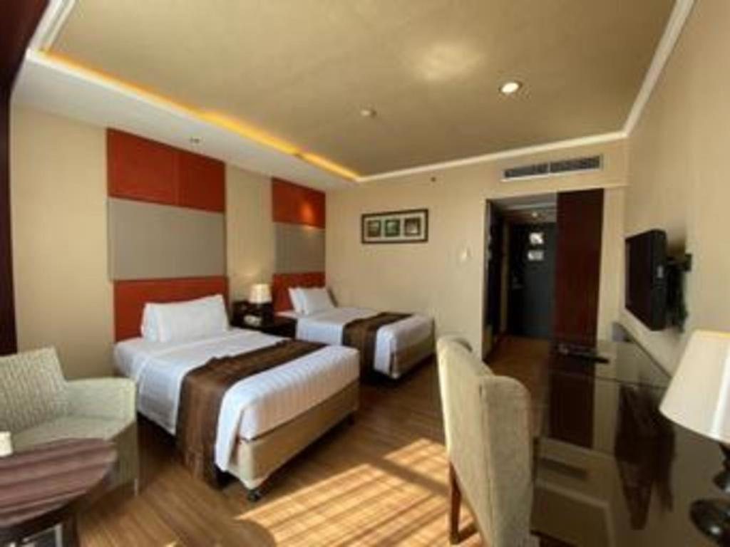 Regent'S Park Hotel Malang Exteriör bild