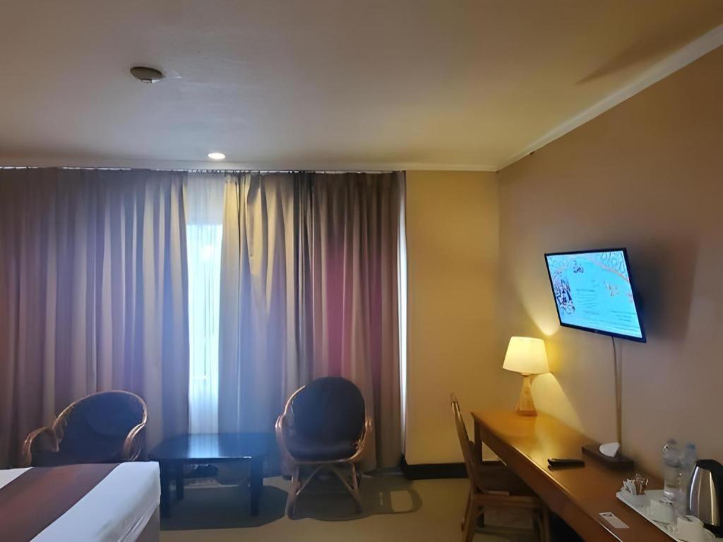 Regent'S Park Hotel Malang Exteriör bild